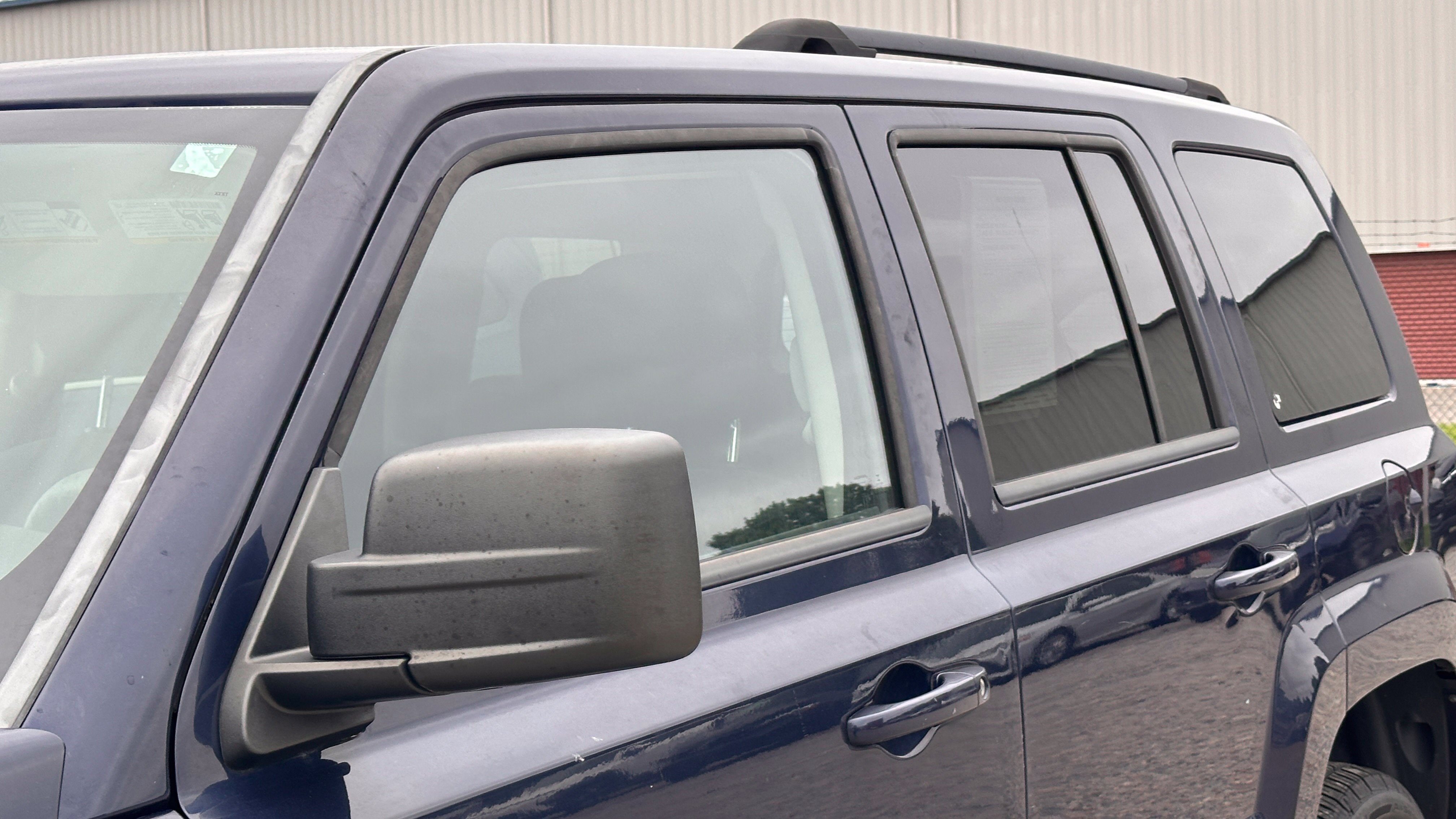 Used 2014 Blue Jeep Latitude image 3