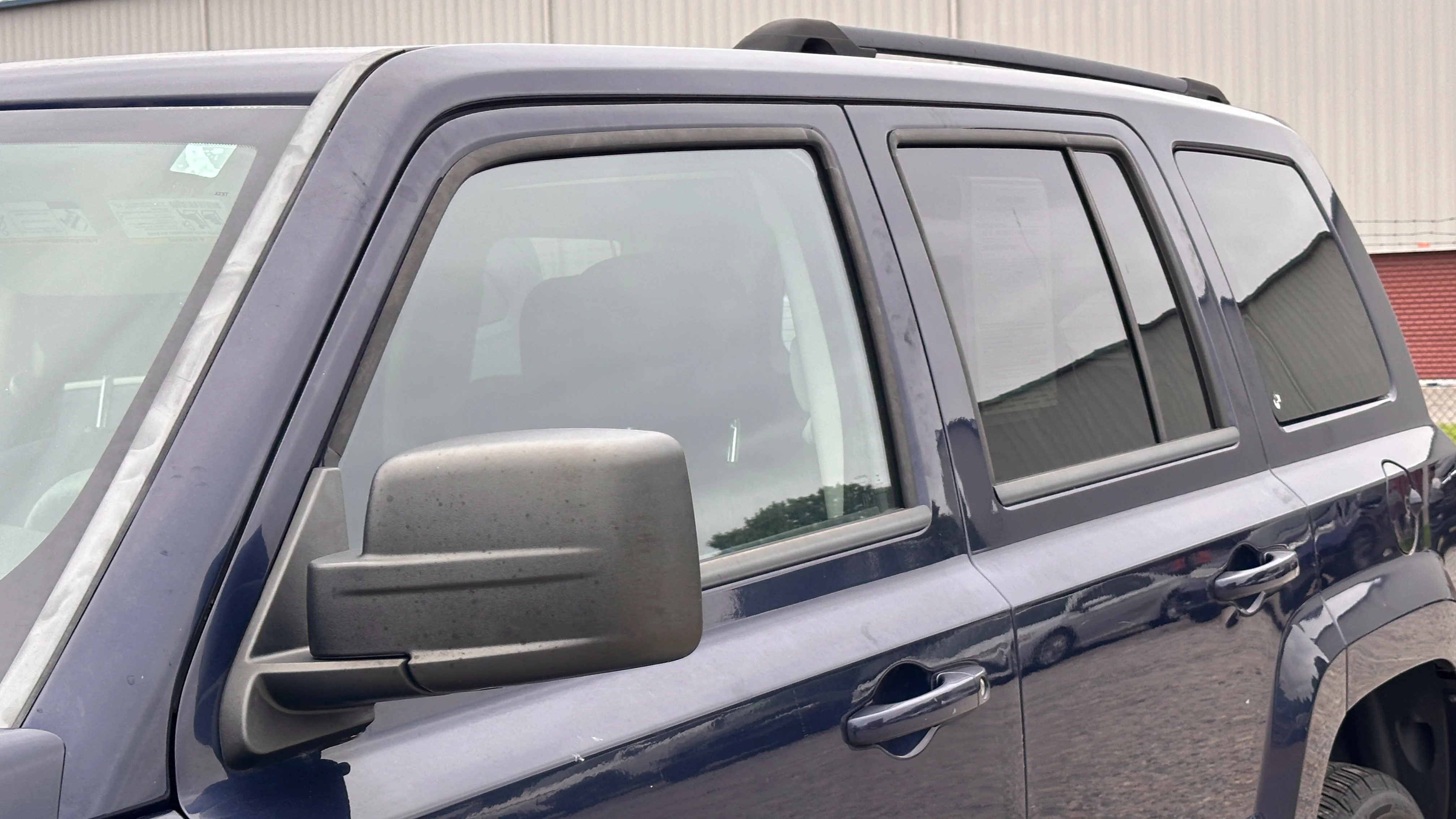 Used 2014 Blue Jeep Latitude image 3