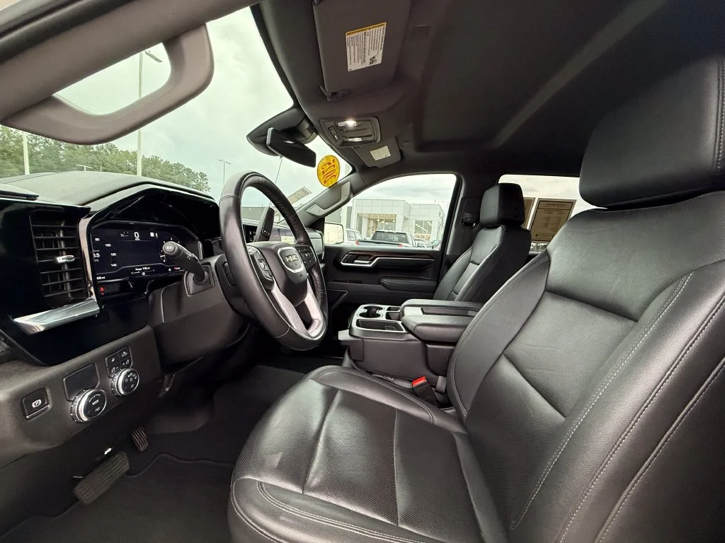 Used 2025 White GMC SLT image 20