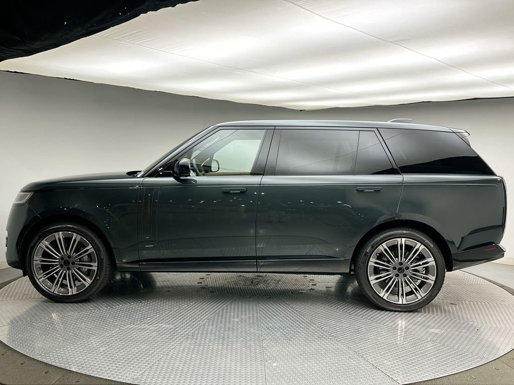 New 2026 Belgravia Green Land Rover SE image 2