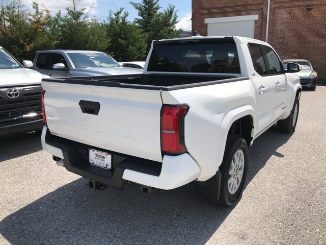2026 Toyota Tacoma SR5 - Photo 7