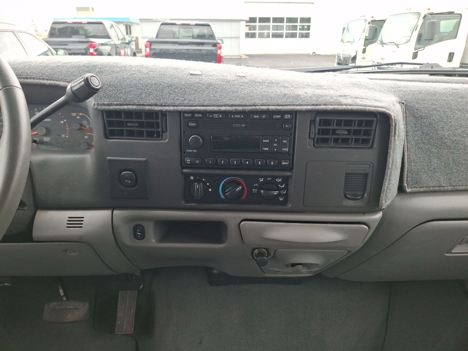 Used 2004 White Ford XL image 11