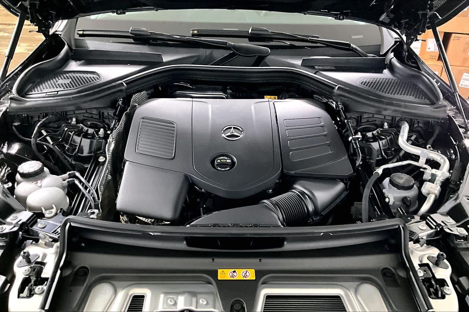 New 2027 Graphite Grey Metallic Mercedes-Benz GLC 300 image 15