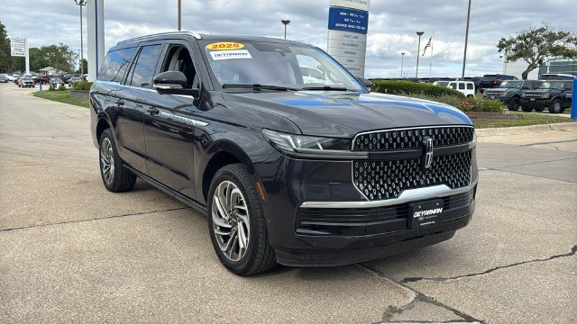 Used 2025 Gray Lincoln Reserve image 3