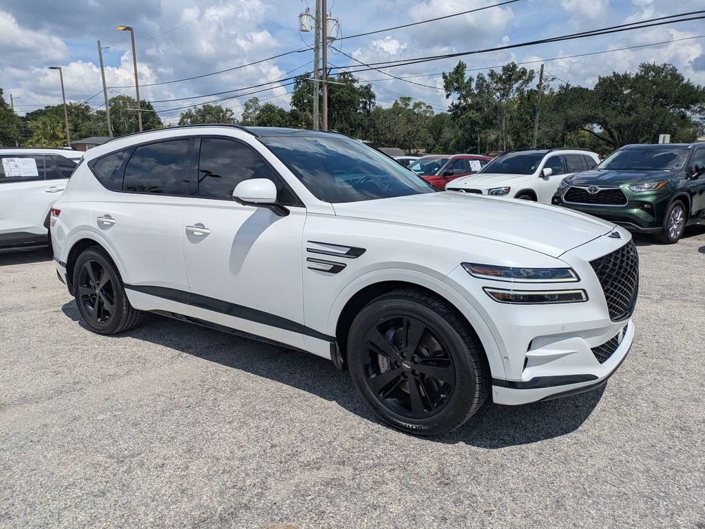 Used 2022 White Genesis 3.5T image 1