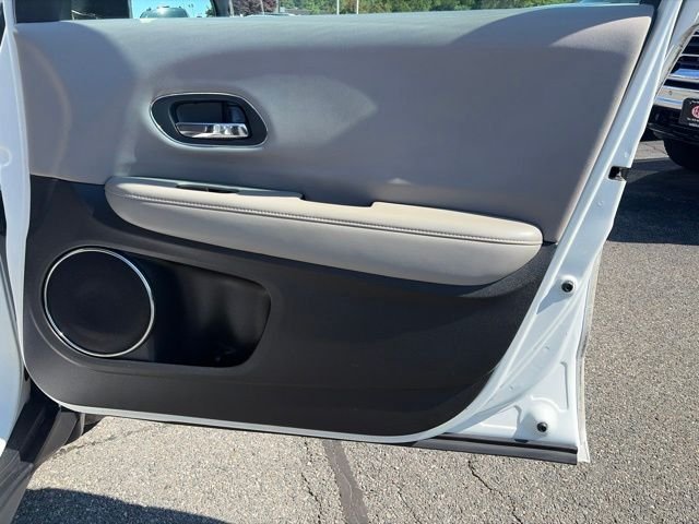 Used 2018 White Honda EX image 17
