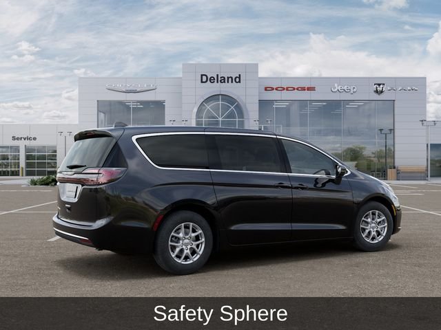 New 2026 Diamond Black Crystal Pearl-Coat Exterior Paint Chrysler Select image 4