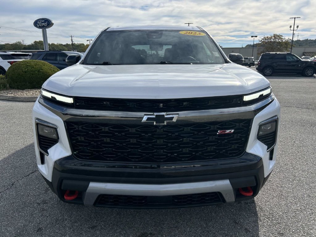 Certified Used 2025 Pearl Chevrolet Z71 image 9