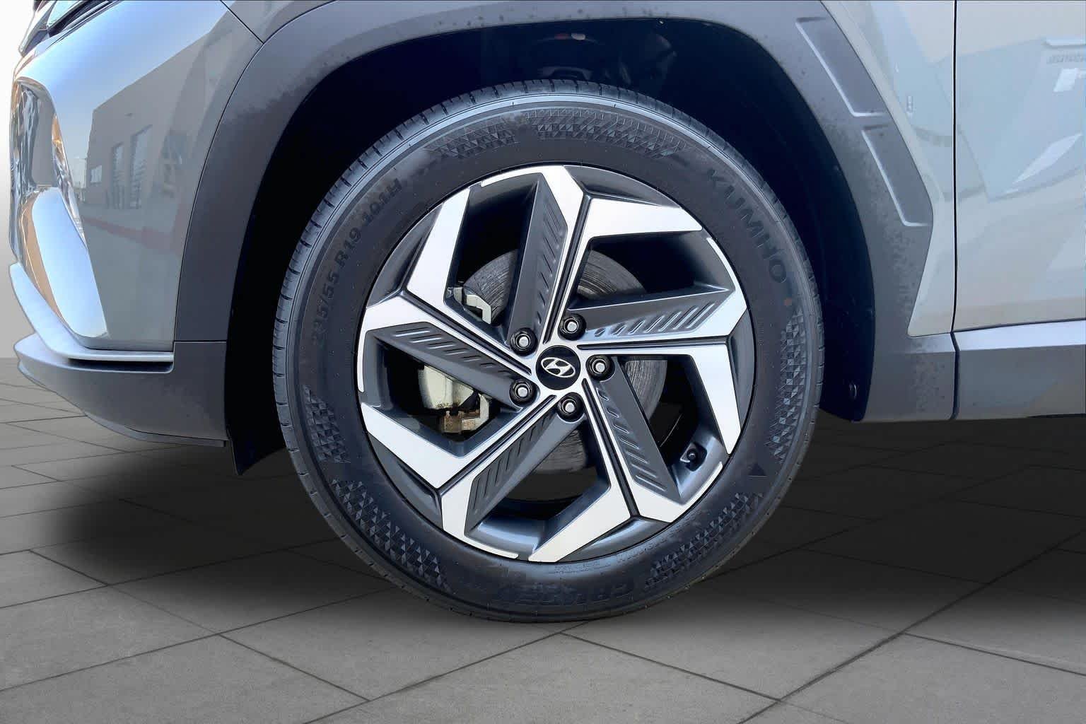 Used 2024 Hampton Gray Hyundai SEL image 11