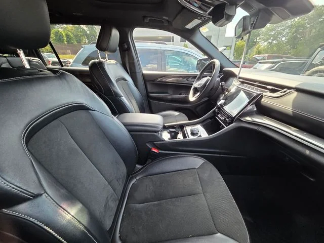 Used 2023 Gray Jeep Altitude image 12