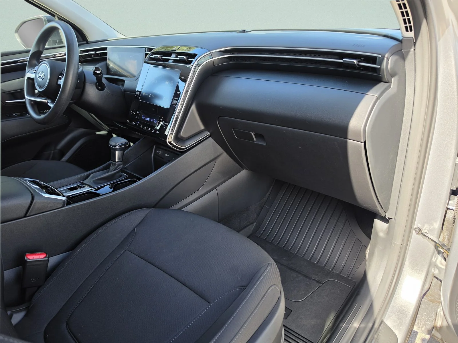 Used 2024 Silver Hyundai SEL image 18