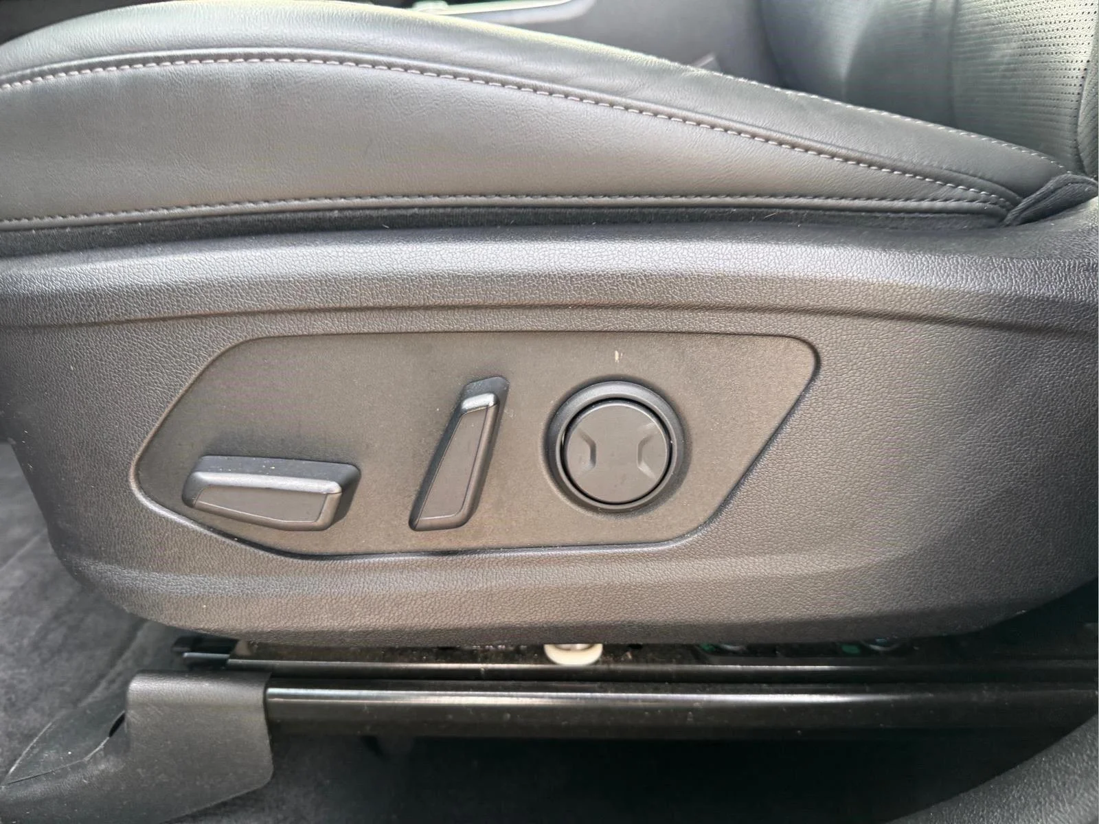 Used 2024 Wolf Gray Kia X-Line EX image 23