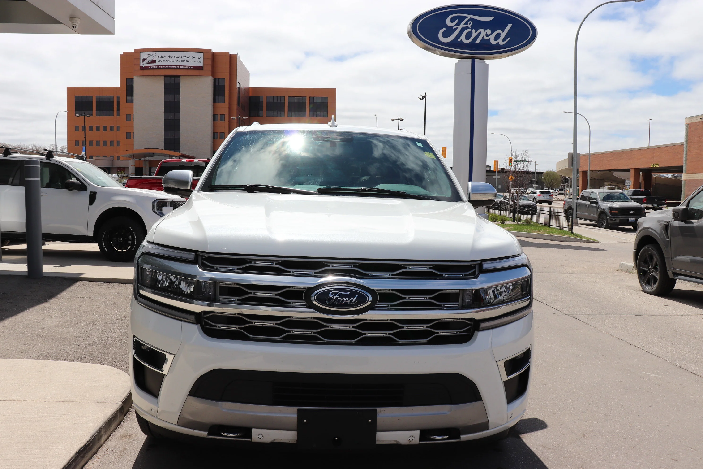 Certified Used 2023 White Ford Platinum 4x4 image 2