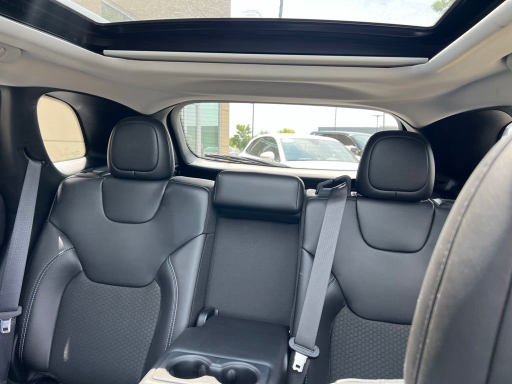Used 2020 Blue Jeep Latitude Plus image 11