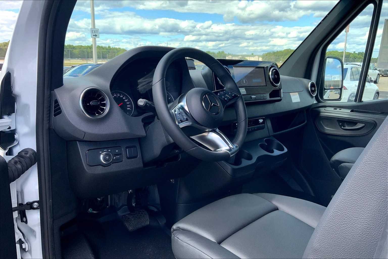 2025 Mercedes-Benz Sprinter Cargo Van Base - Photo 10