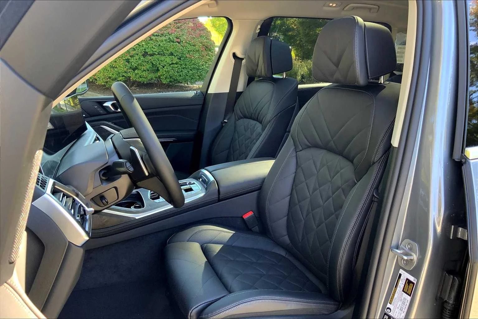 Used 2026 Skyscraper Grey Metallic BMW xDrive40i image 9