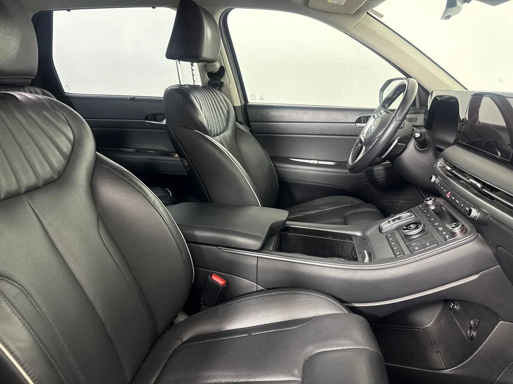 Used 2023 Red Hyundai Limited image 9