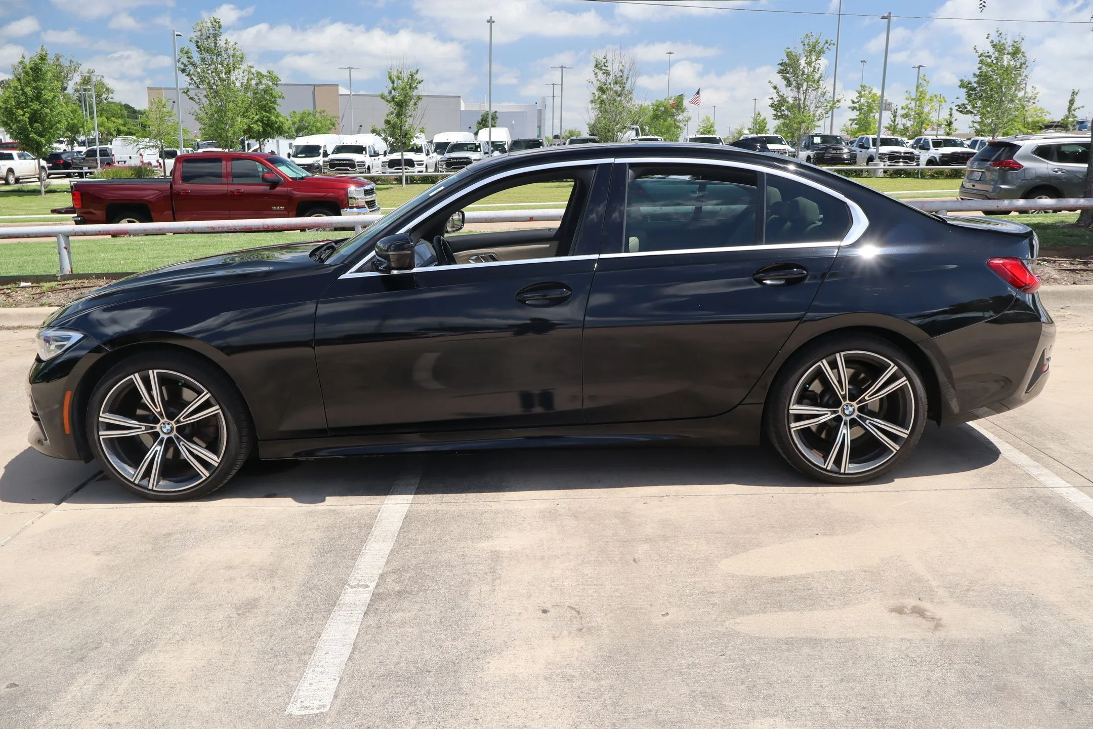 Used 2021 Black BMW 330i image 7