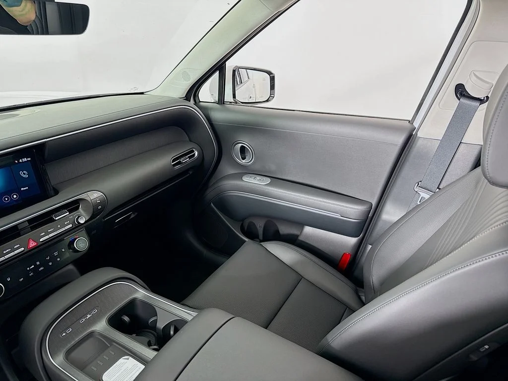 New 2026 Creamy White Pearl Hyundai SEL 7P image 23