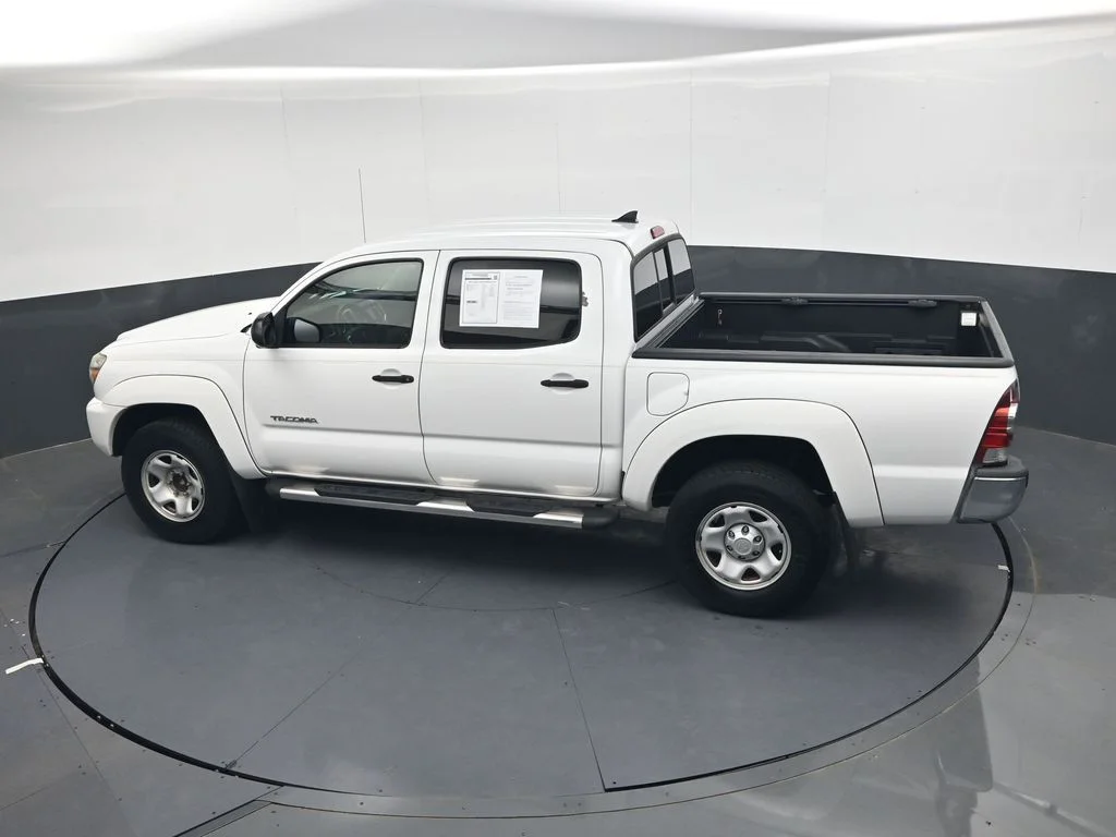 Used 2015 White Toyota PreRunner image 28