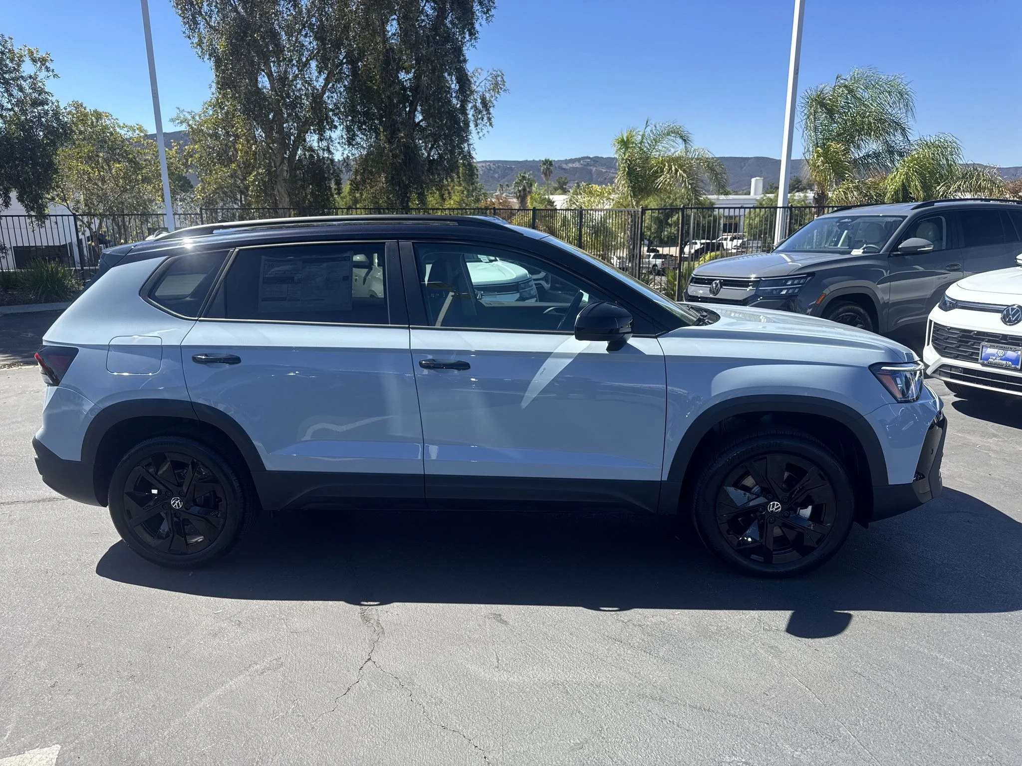 New 2027 Monument Gray w/Deep Black Roof Volkswagen SE Black image 9