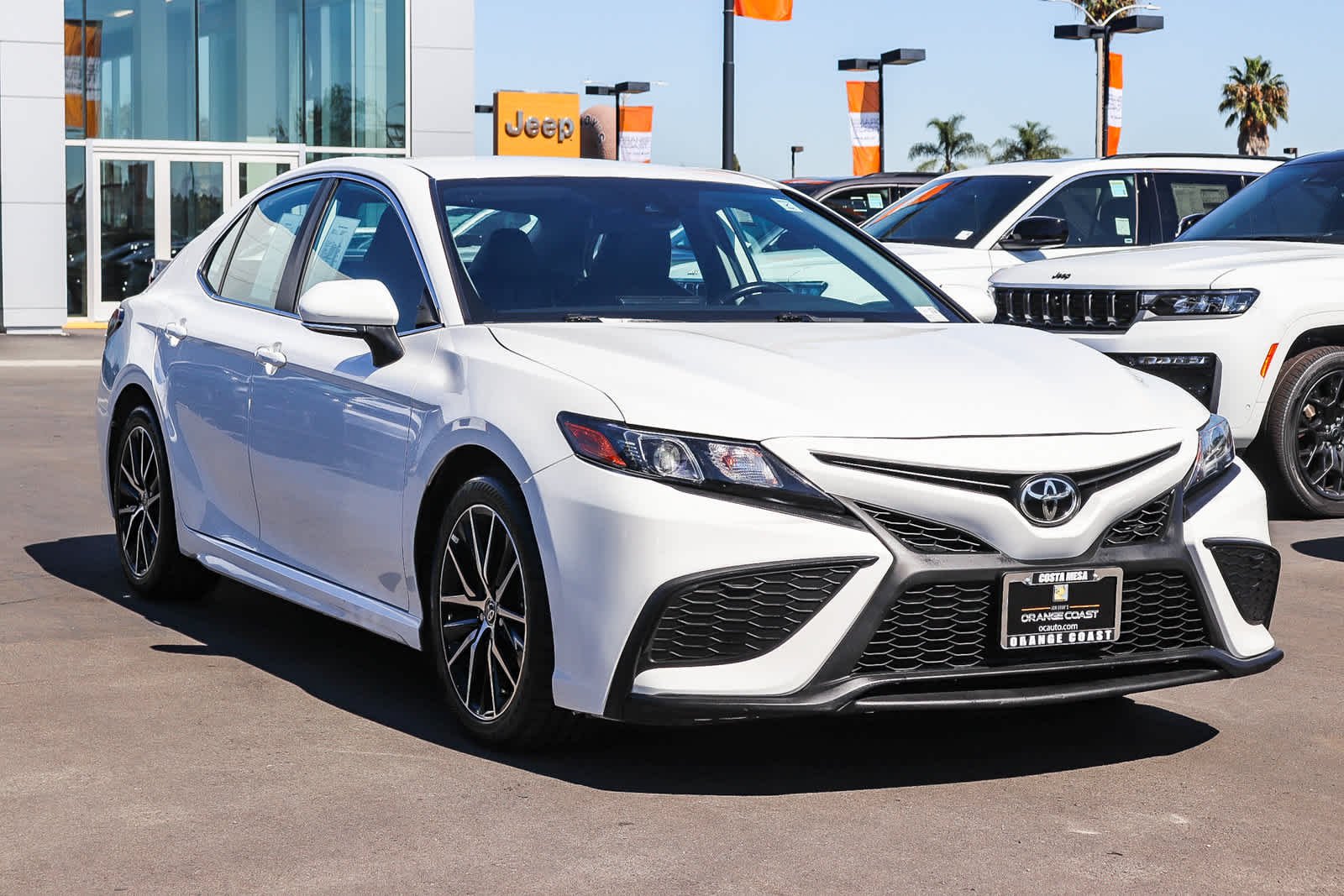 Used 2023 Ice Cap Toyota SE image 3