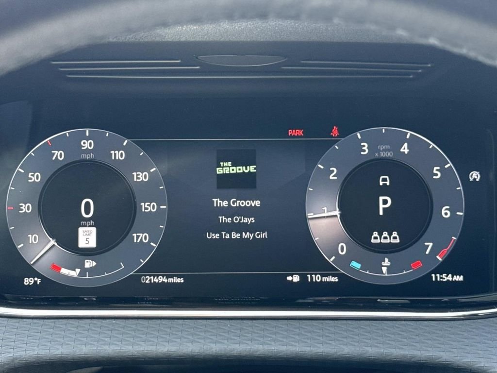 Used 2023 White Land Rover Dynamic image 11