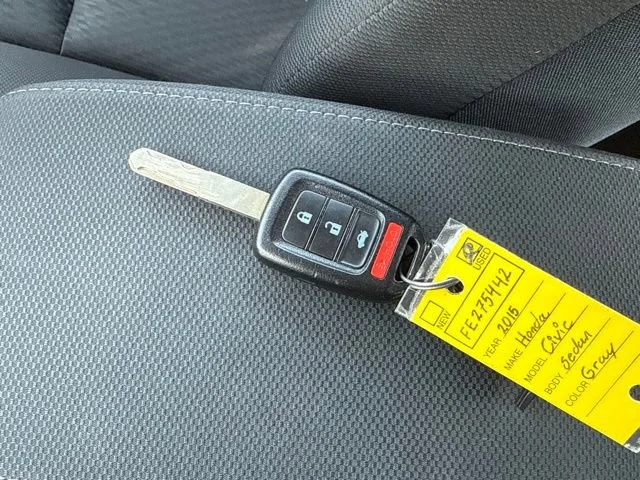 Used 2015 Modern Steel Metallic Honda SE image 19