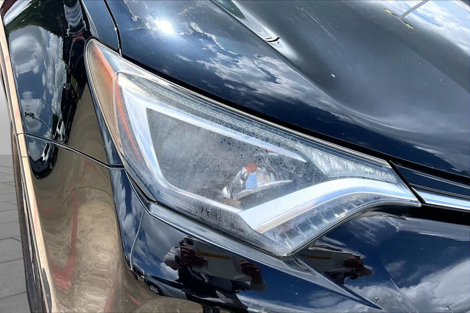 Used 2018 Black Toyota XLE image 28
