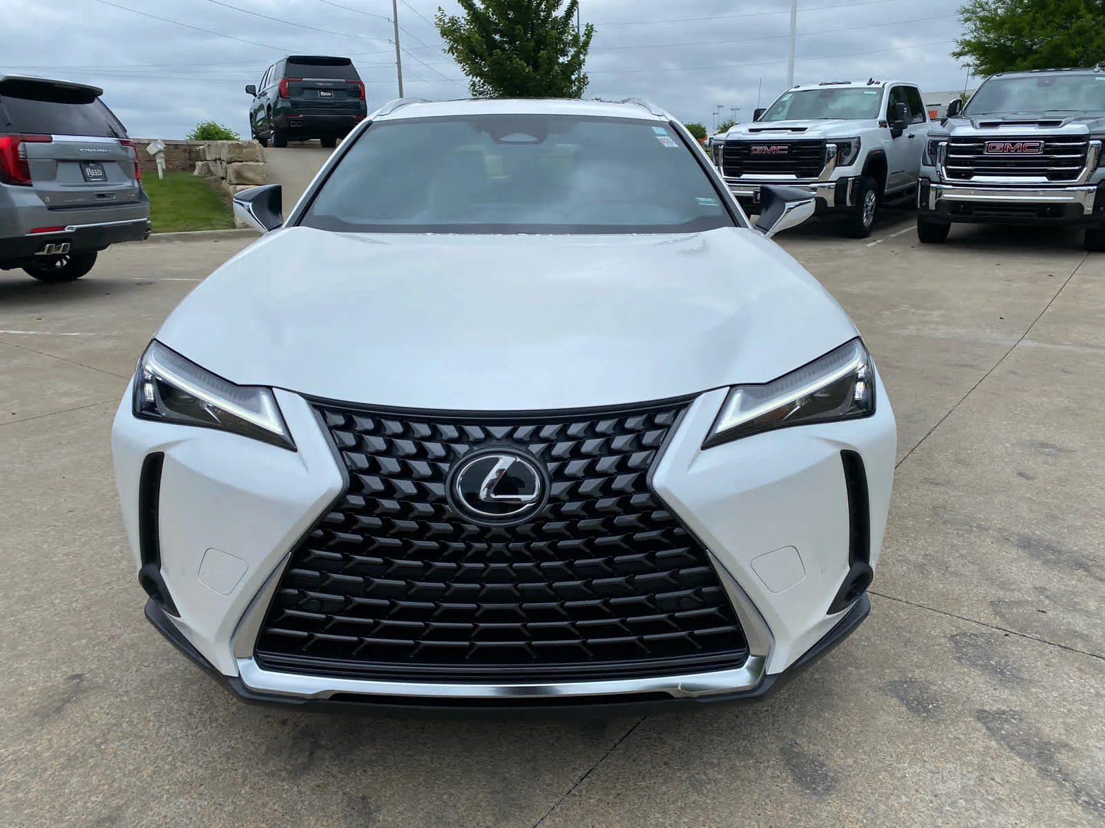 Used 2025  Lexus UX 300h image 2