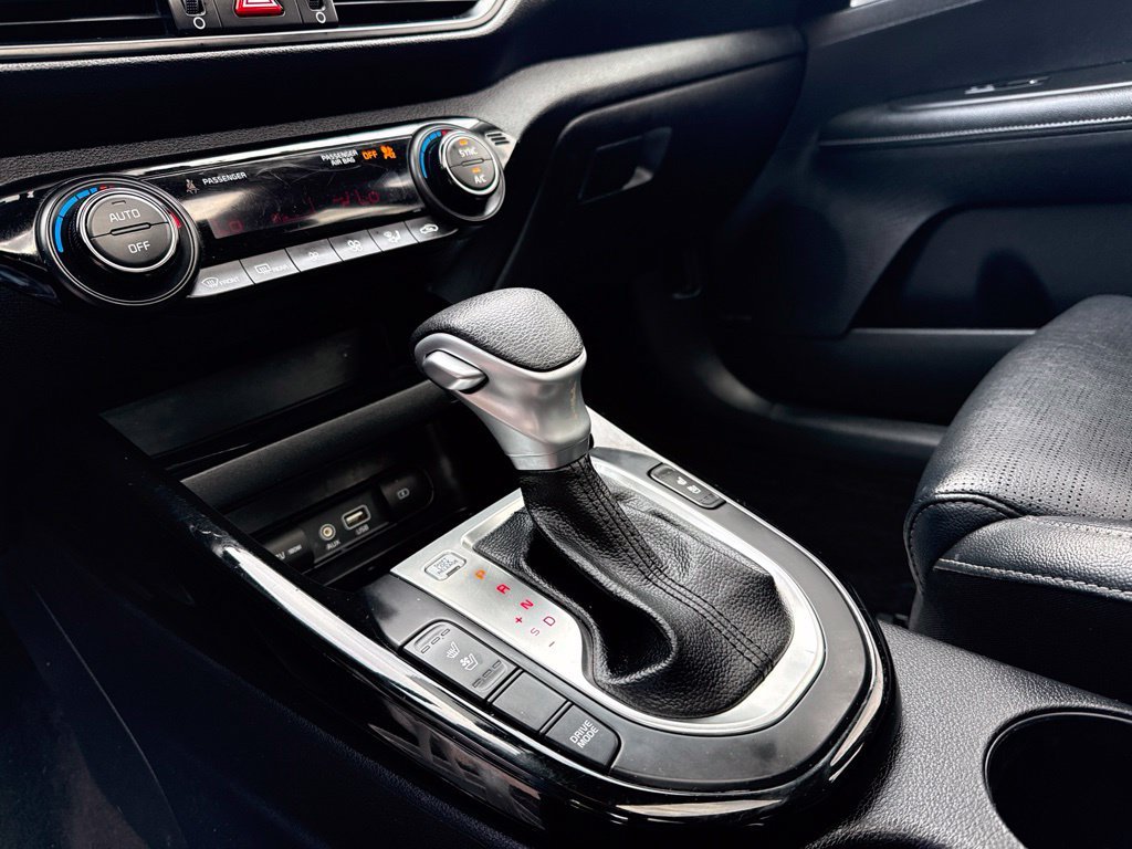 Used 2021 Snow White Pearl Kia EX image 16