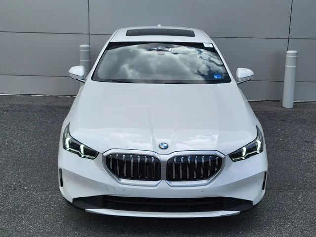 Used 2025 White Metallic BMW 530i image 8