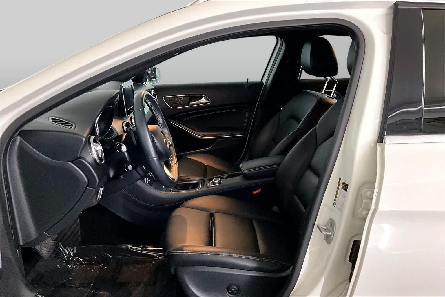 Used 2017 Cirrus White Mercedes-Benz GLA 250 image 9