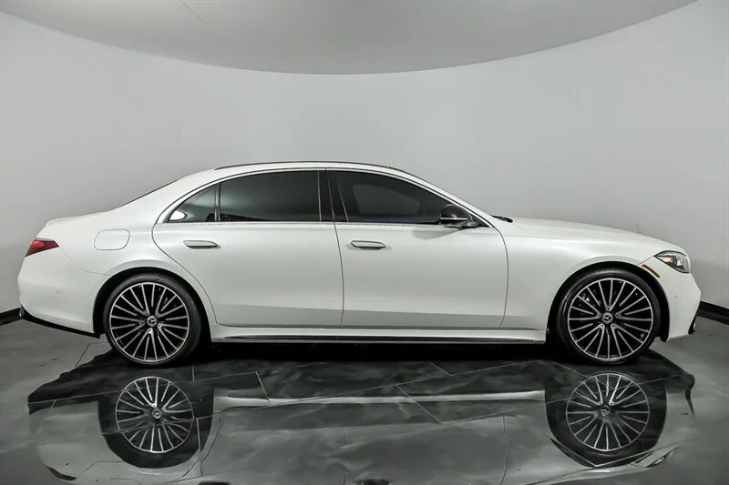Used 2022 MANUFAKTUR Diamond White Metallic Mercedes-Benz S 580 4MATIC® image 10