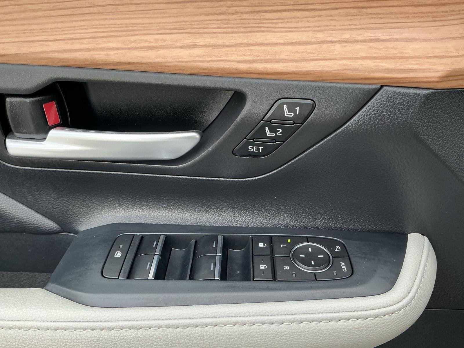 Certified Used 2024 Wind Chill Pearl Toyota Limited image 19