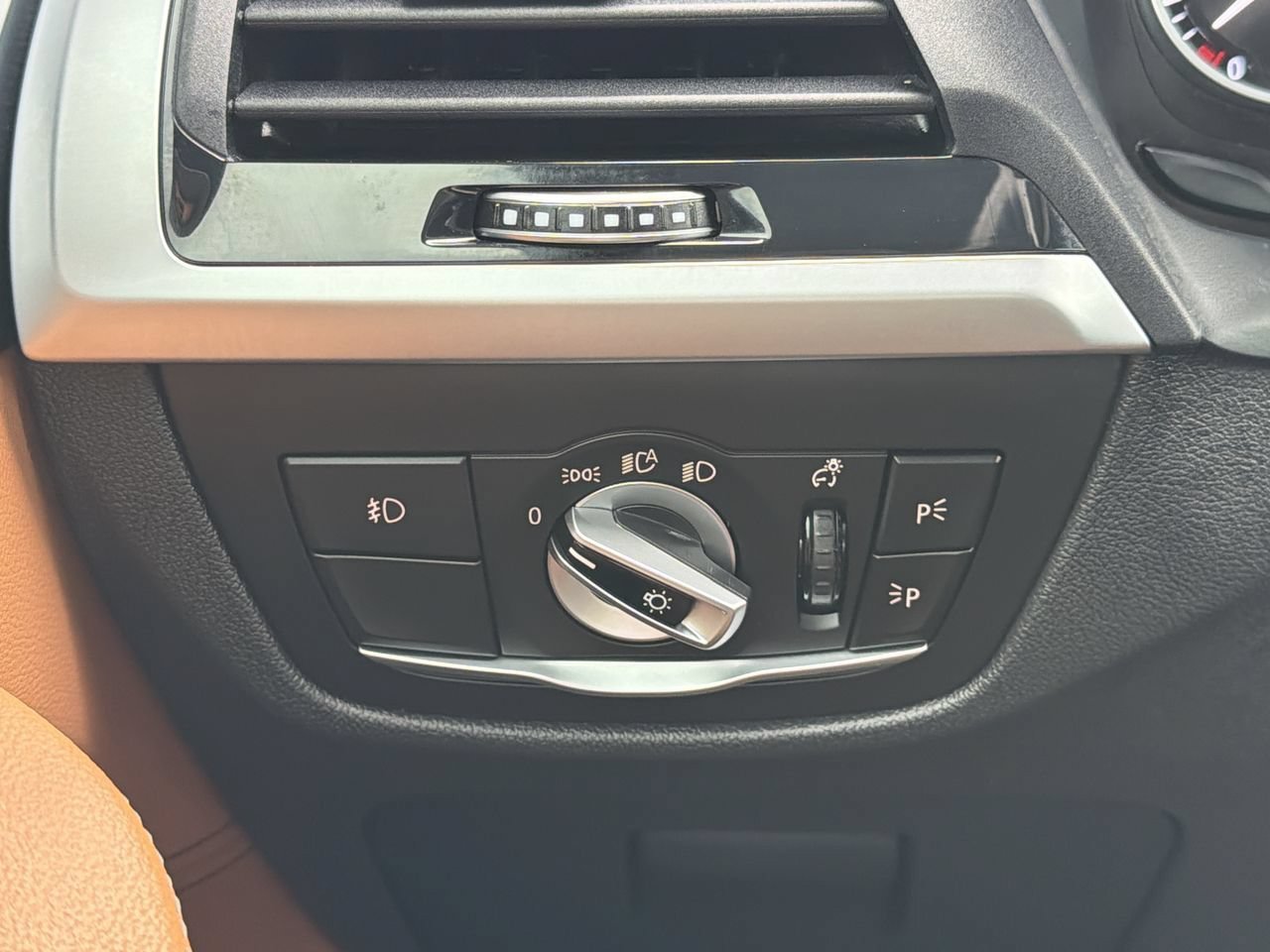 Used 2019 Phytonic Blue Metallic BMW xDrive30i image 29