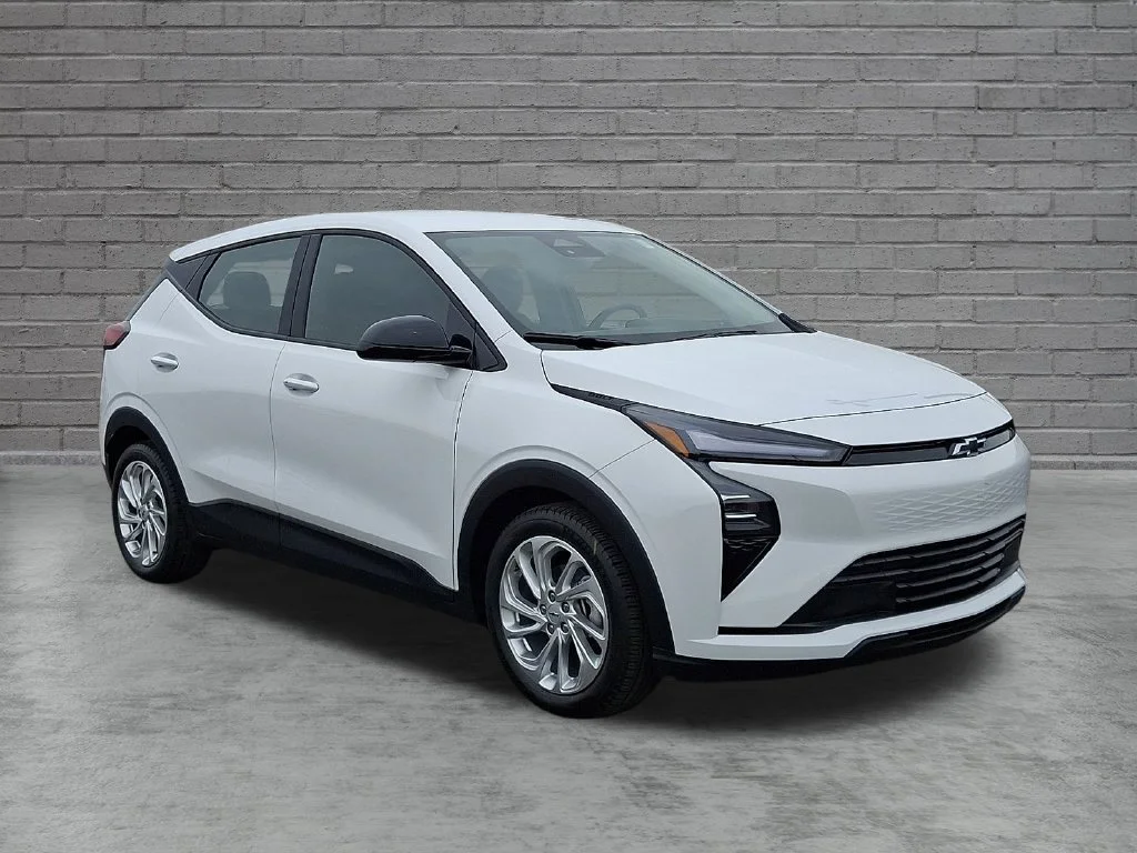 New 2027 Summit White Chevrolet LT image 1