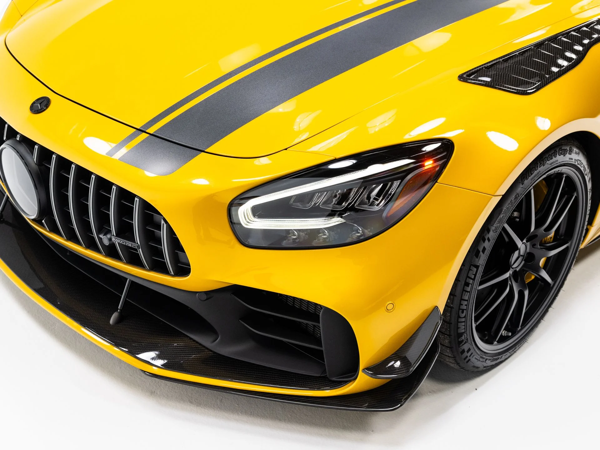 Used 2020 AMG Solarbeam Yellow Metallic Mercedes-Benz R image 14