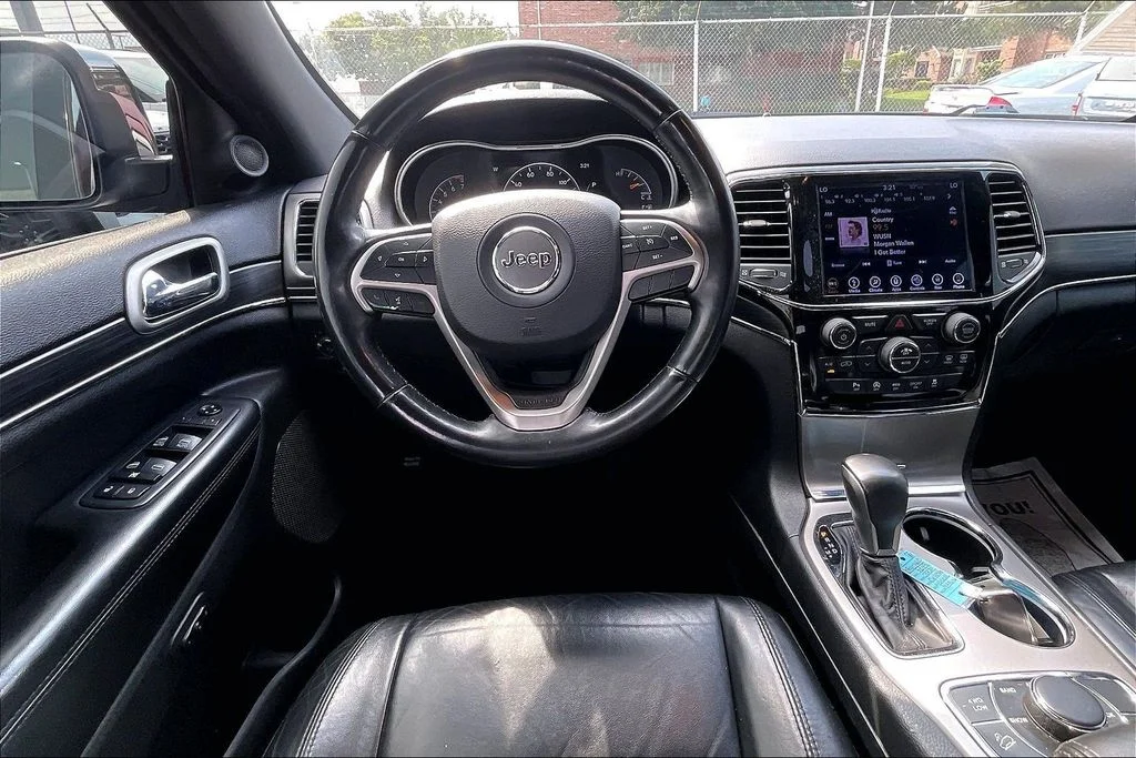 Used 2019 Red Jeep Limited image 4