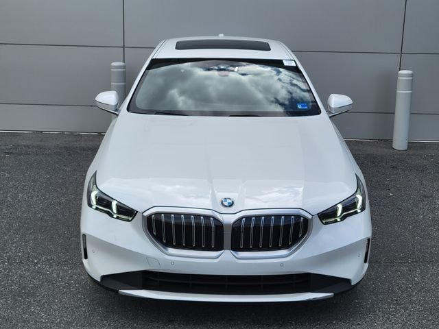 Used 2025 White Metallic BMW 530i image 8