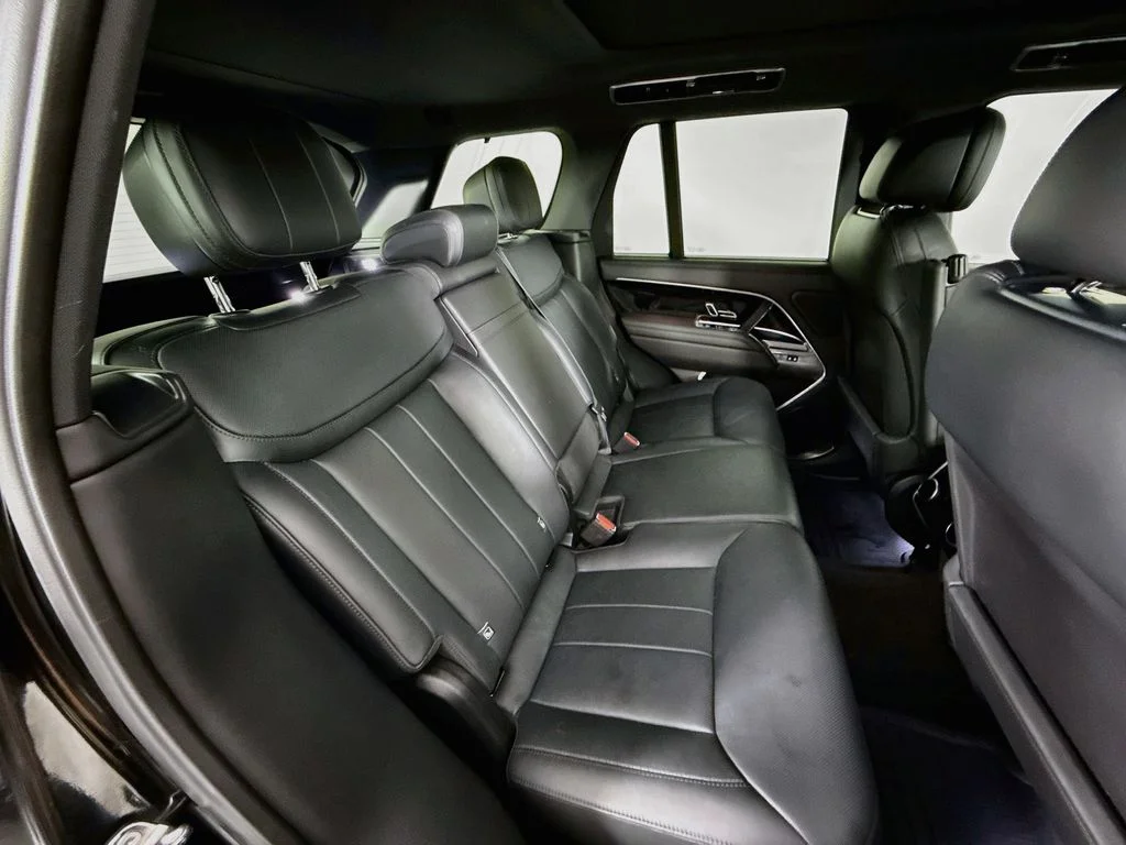 Certified Used 2025 Obsidian Black SV Bespoke Ultra Metallic Gloss Land Rover SE image 27