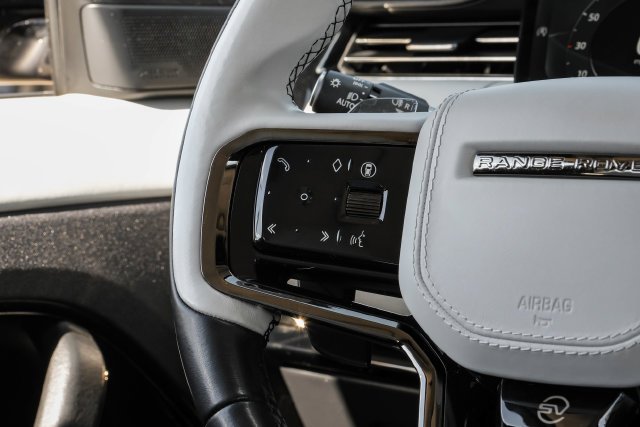 Certified Used 2024 Flux Silver SV Bespoke Ultra Metallic Gloss Land Rover SV Edition One Flux Silver image 25