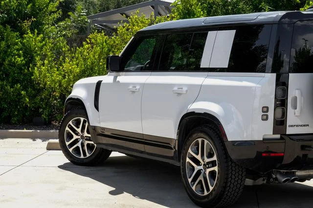 2025 Land Rover Defender V8 - Photo 14