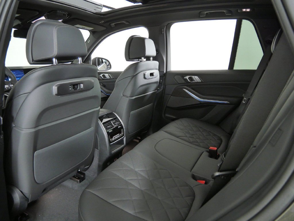 New 2026 Manhattan Green Metallic BMW xDrive50e image 32