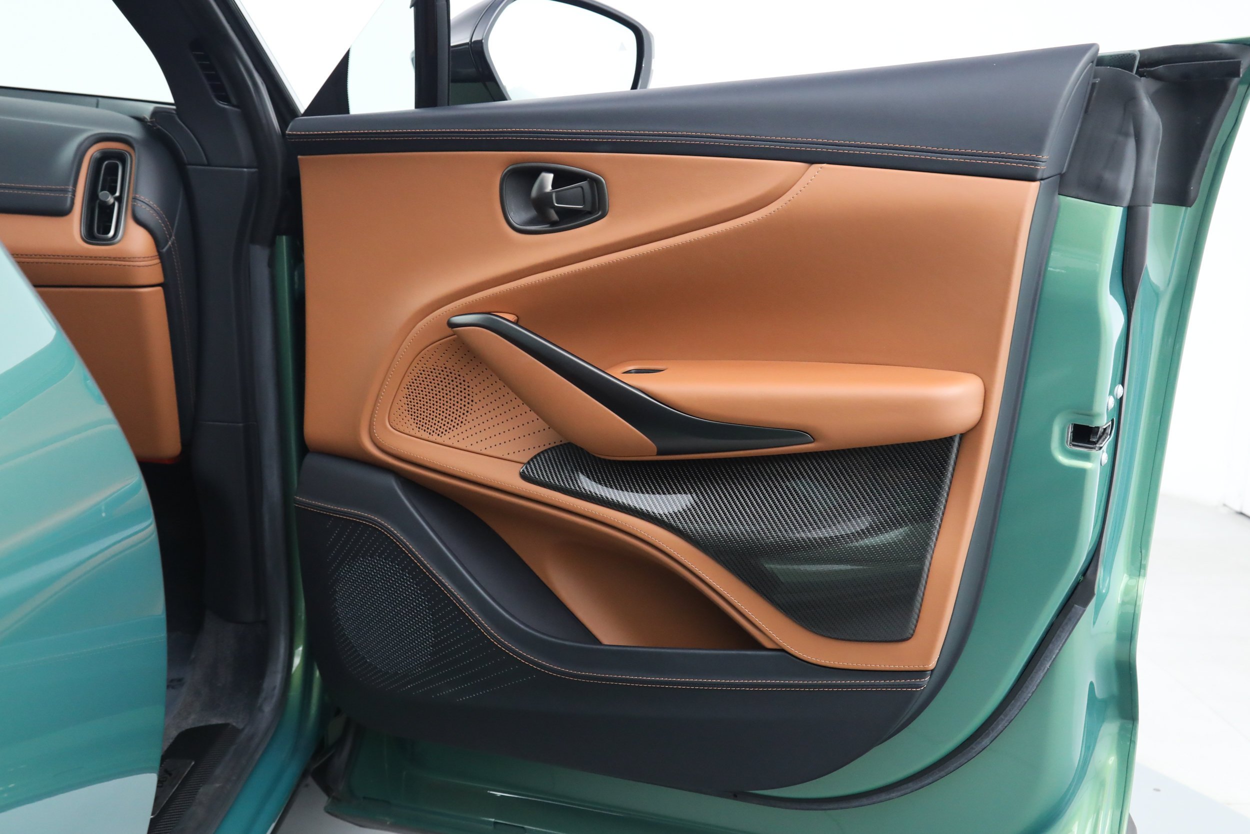 Used 2023 Green Aston Martin 707 image 14
