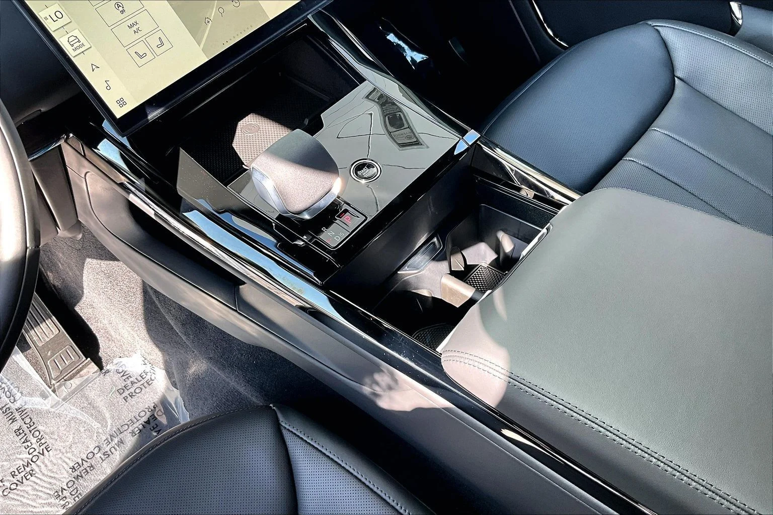New 2026 Carpathian Grey Land Rover Dynamic SE image 8
