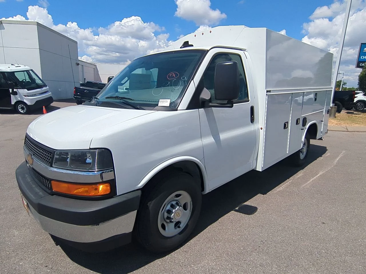 New 2025 Summit White Chevrolet 1WT image 4