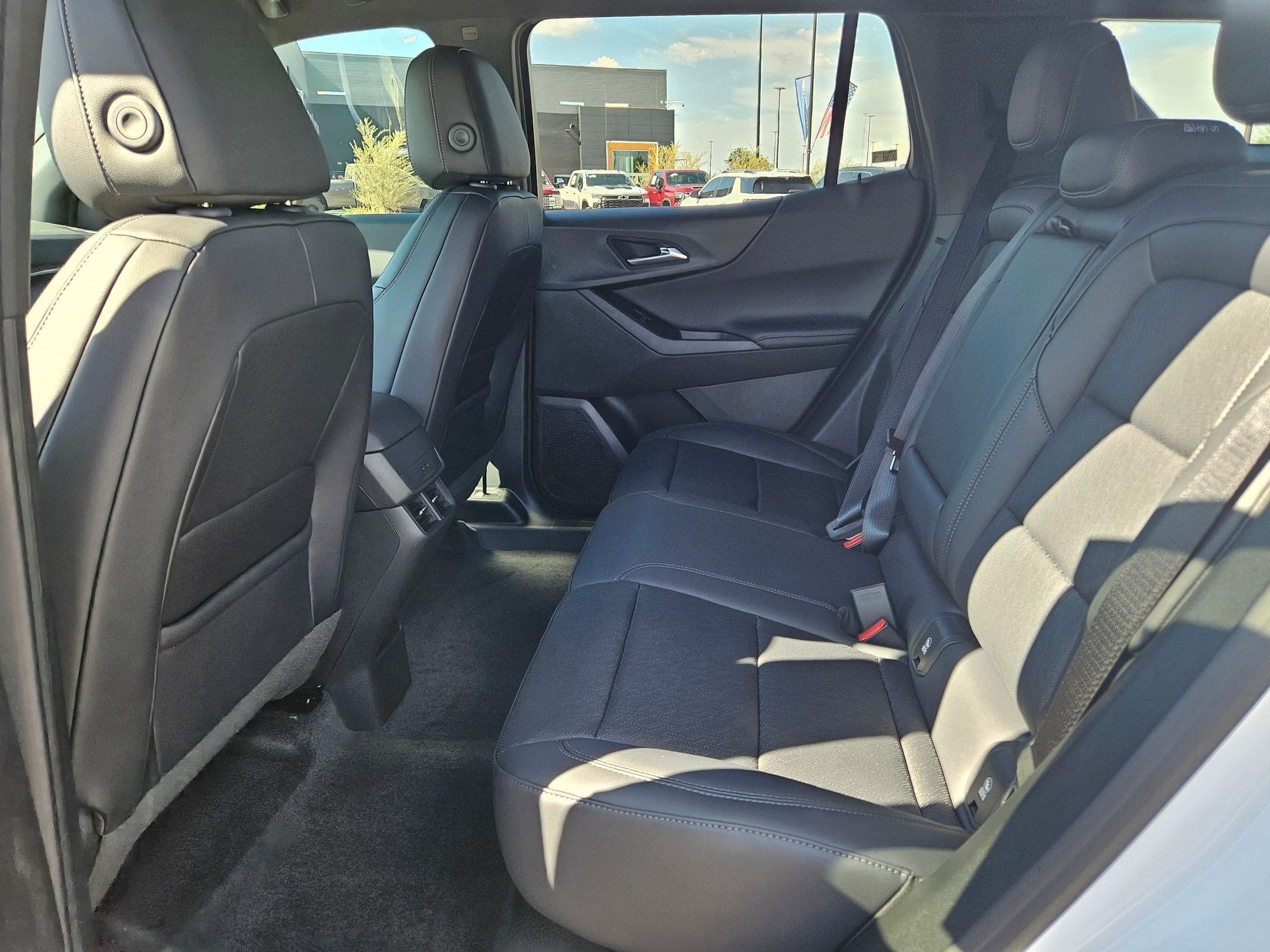 2027 Chevrolet Equinox LT - Photo 8