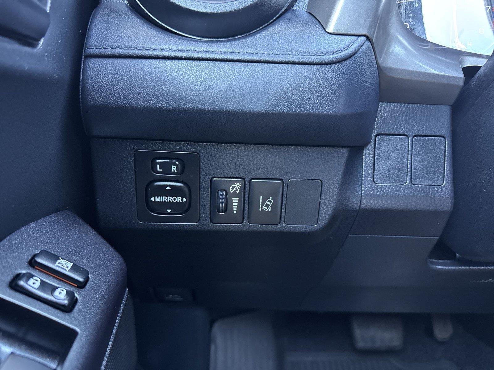 2017 Toyota RAV4 LE - Photo 21