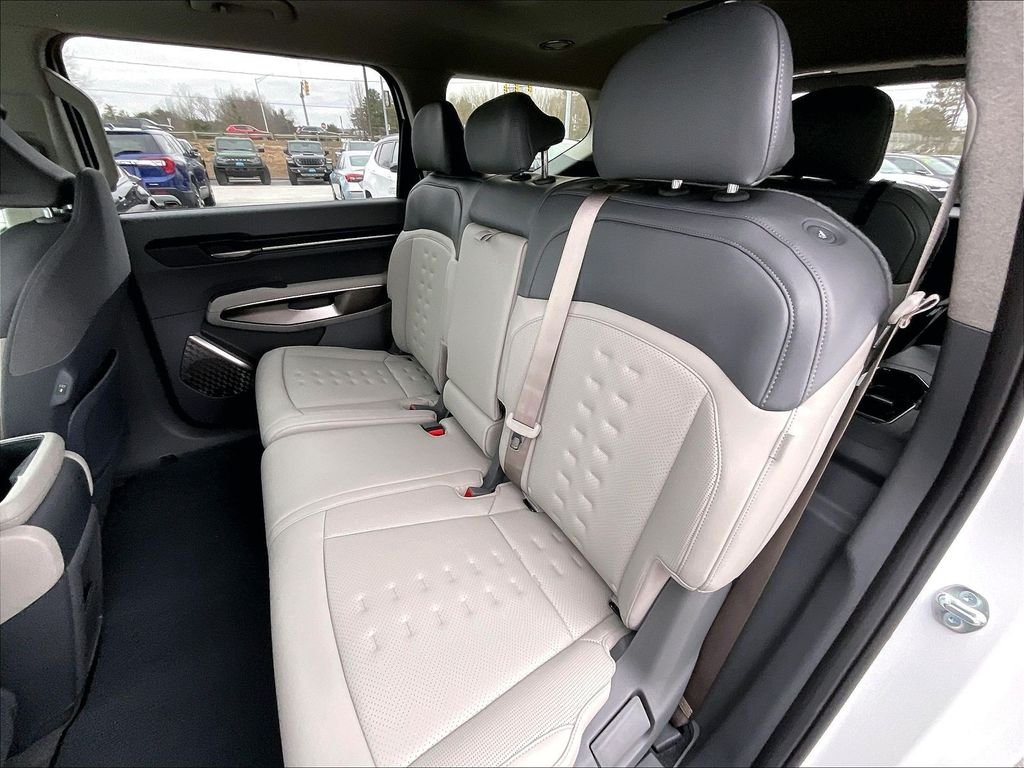 New 2026 Glacial White Pearl Kia Wind image 15